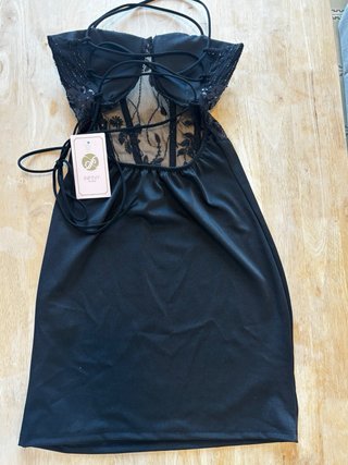 Vestido negro encaje y corsé