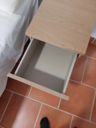 Mesita de noche Malm Ikea