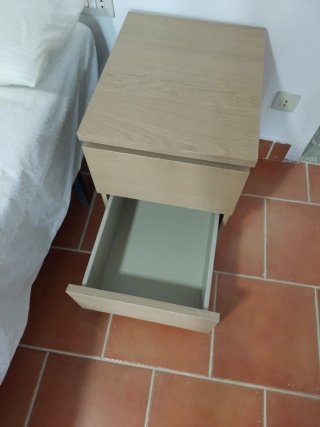 Mesita de noche Malm Ikea