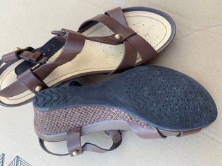 Sandalias Geox Marrones Mujer.