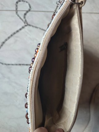 Bolso de mano étnico con abalorios y cadena