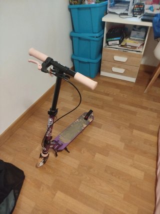 Patinete Oxelo Morado con Puños Rosas