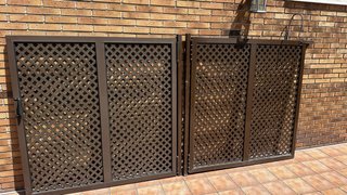 Puertas de aluminio con celosía