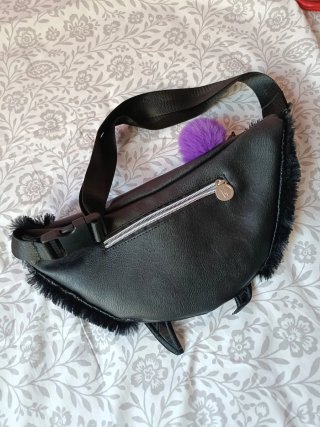 Riñonera Maléfica Negra y Morada