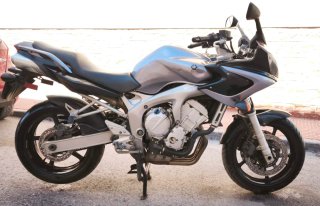 Yamaha FZ6 600 gris plata