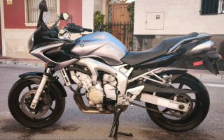 Yamaha FZ6 600 gris plata