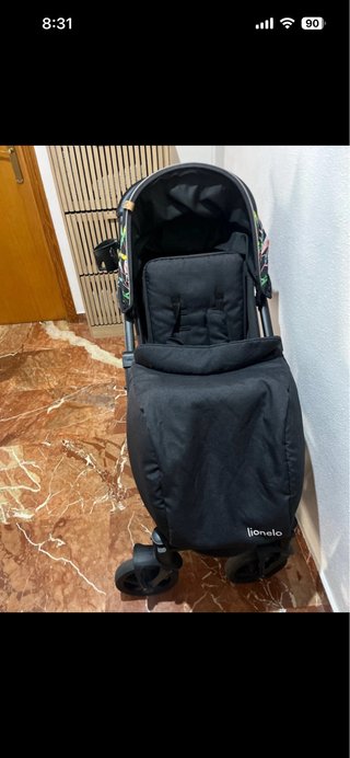 Silla de paseo Lionelo negra con estampado