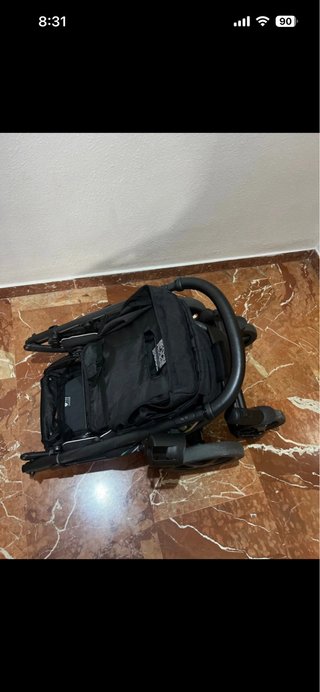 Silla de paseo Lionelo negra con estampado