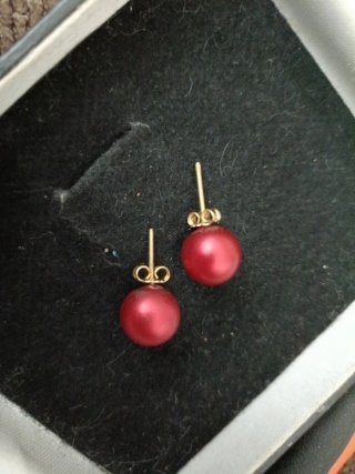 Pendientes perla roja y dorados