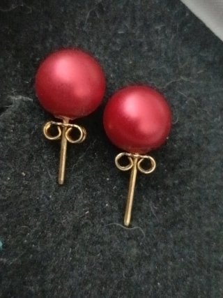 Pendientes perla roja y dorados