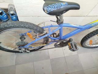 Bicicleta infantil 20 azul y amarilla
