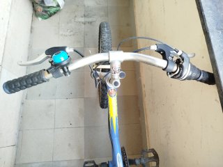 Bicicleta infantil 20 azul y amarilla
