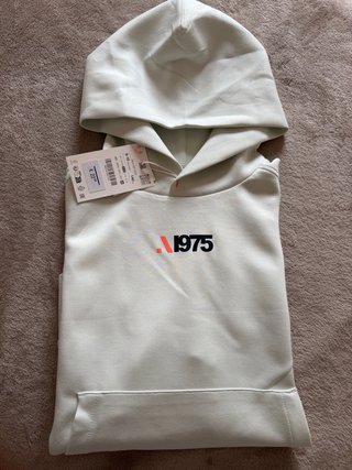 Sudadera Zara con capucha y logo 1975