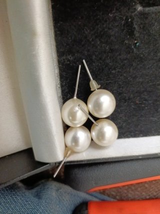 Pendientes perla blancos