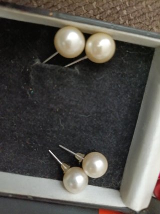 Pendientes perla blancos