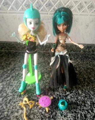 Dos Muñecas Monster High