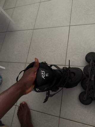 Patins em linha pretos