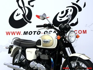 TRIUMPH BONNEVILLE T100 ¿A2?
