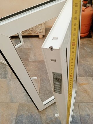 Ventana aluminio blanco abatible