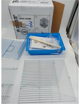 Prevue Pet Products - Gabbia da Viaggio per periquitos e piccoli uccelli con Filo Bianco - Base in Plastica Blu con Vassoio