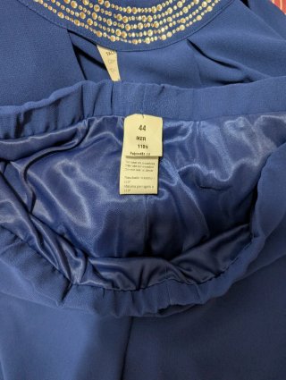 Conjunto de blusa y pantalón azul