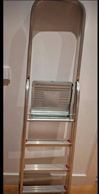 Escalera aluminio 4 peldaños