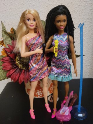 Muñecas Barbie Cantantes con Accesorios