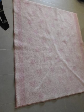 Alfombra infantil estrellas beige y rosa