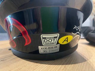 Casco infantil estilo Venom