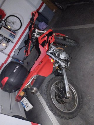Moto 125 enduro con 8000 kilómetros