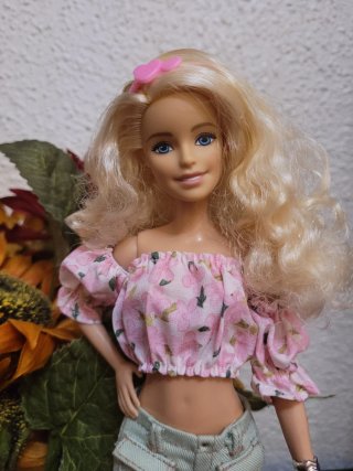 Muñeca Barbie con conjunto floral