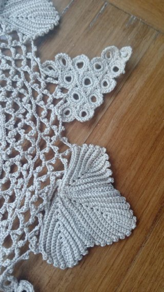 Naperon Crochê Redondo Bege 50cm