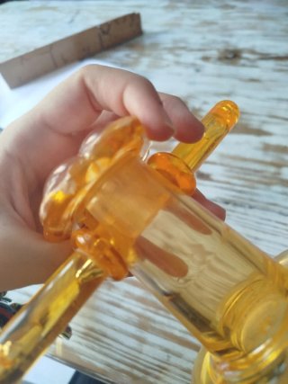 Toallero de plástico con flor solidario