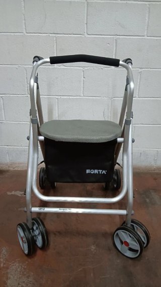 Andador para adultos con asiento y bolsa