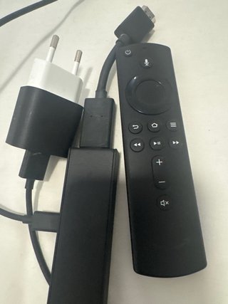Amazon Fire TV Stick 4K con mando y cargador