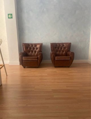 Dos sillones Chester piel marrón