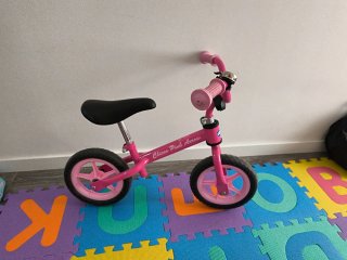 Bici infantil sin pedales rosa