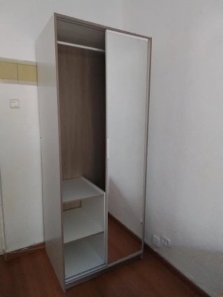 Armario corredero blanco y madera