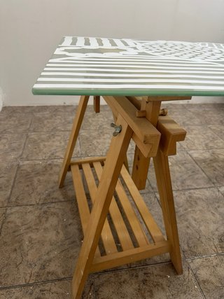 Mesa Ikea Glasholm con 2 caballetes