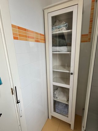 Vitrina de cristal y madera Ikea