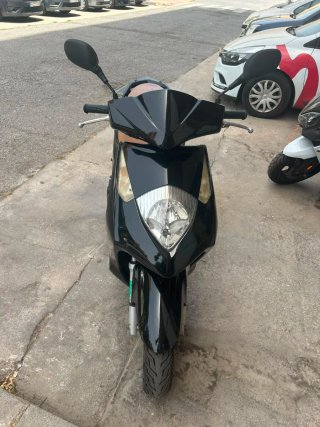 Moto Scooter 125cc Negra y Marrón