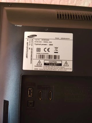 TV Samsung 32 con soporte y Xiaomi TV Stick