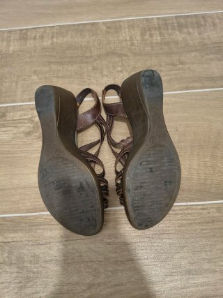 Sandalias Raquel Pérez Marrones Talla 39