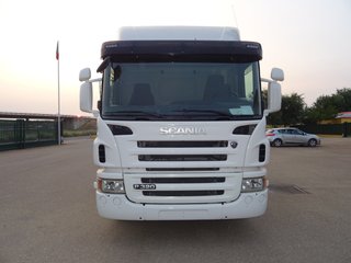 Scania P 320-CAMIONES PORTAMAQUINARIAS