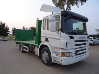 Scania P 320-CAMIONES PORTAMAQUINARIAS