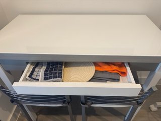 Mesa cocina extensible 90x45 a 90x90 + 2 sillas
