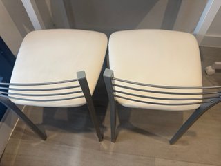 Mesa cocina extensible 90x45 a 90x90 + 2 sillas