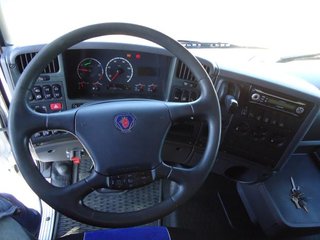 Scania R 420-CAMIONES PORTAMAQUINARIAS