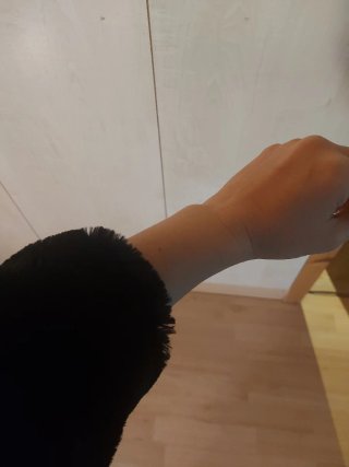 Elegante chaqueta de pelo sintético negra