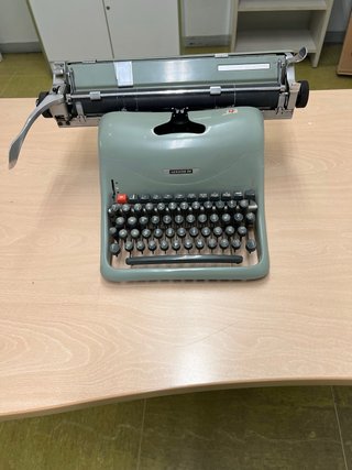 Máquina de escribir Lexicon 80 (Hispano Olivetti)